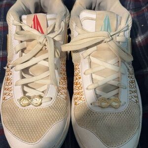 Ja 1s 10.5 basketball shoes